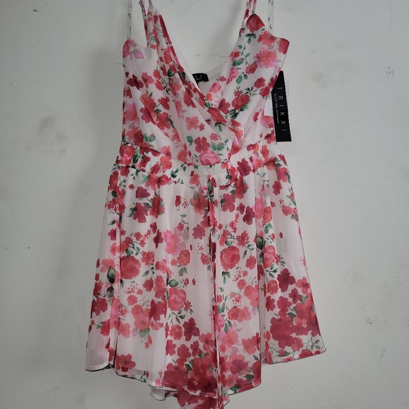 sleeveless floral romper - Picture 3 of 8
